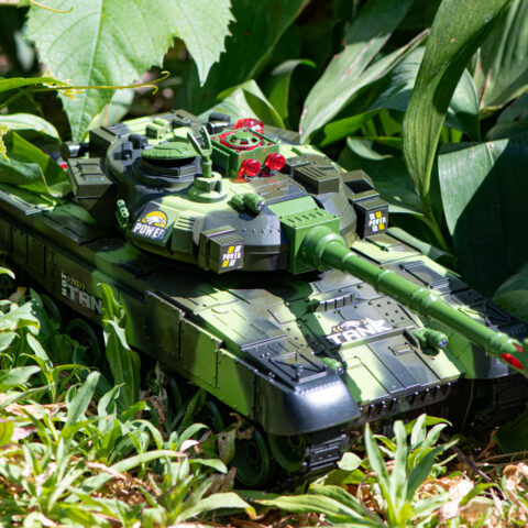 Czołg zdalnie sterowany na pilota RC War Tank 9993 2.4 GHz kamuflaż leśny