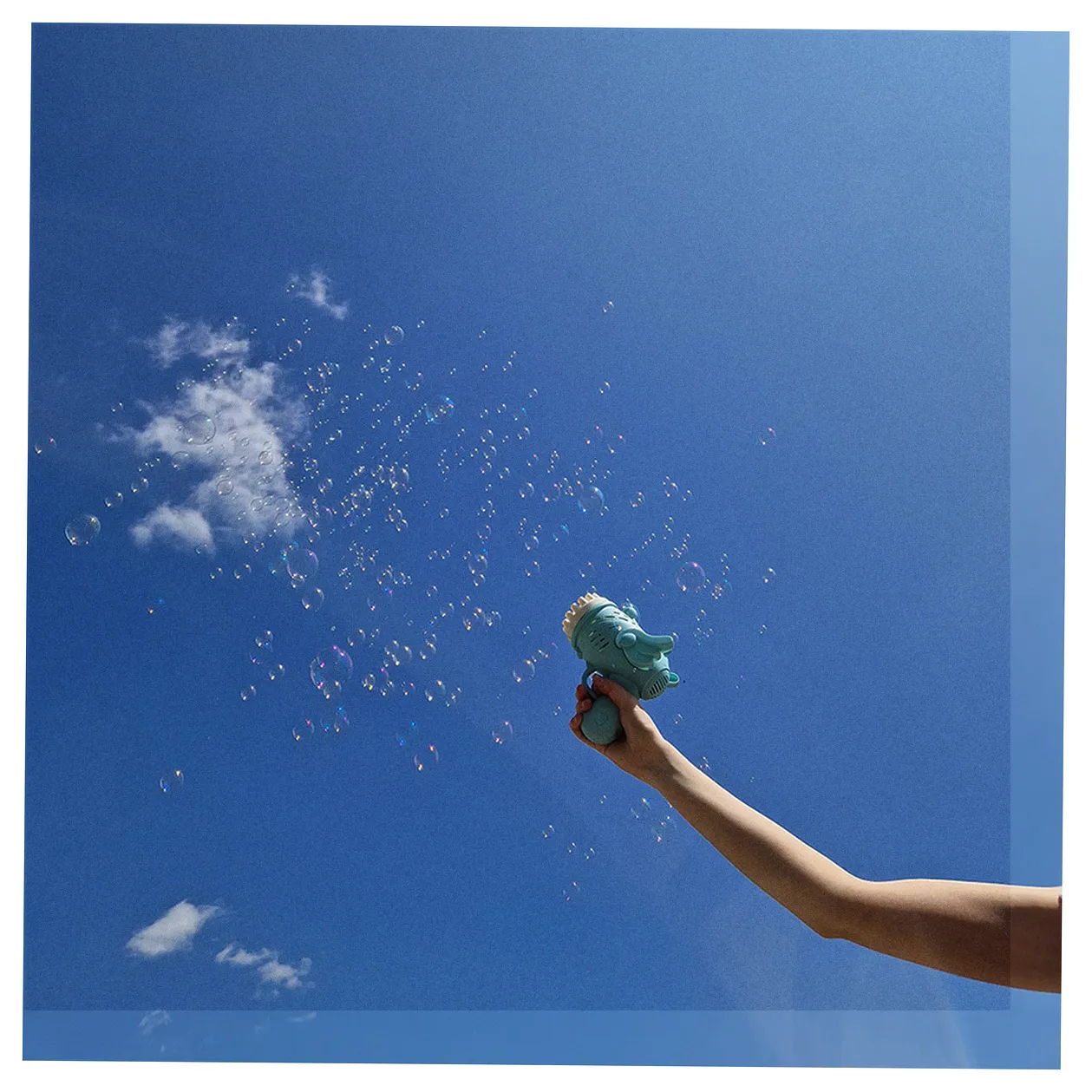 Pistolet do baniek mydlanych bańki mydlane ze skrzydłami niebieski - obrazek 12