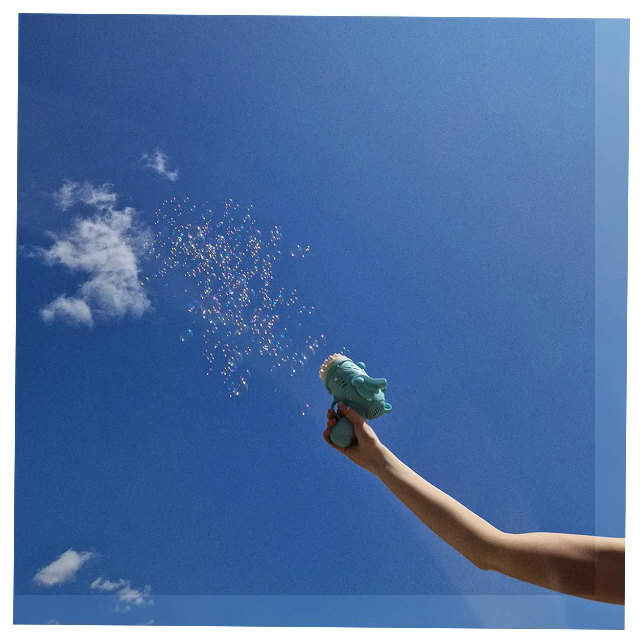 Pistolet do baniek mydlanych bańki mydlane ze skrzydłami niebieski - obrazek 13