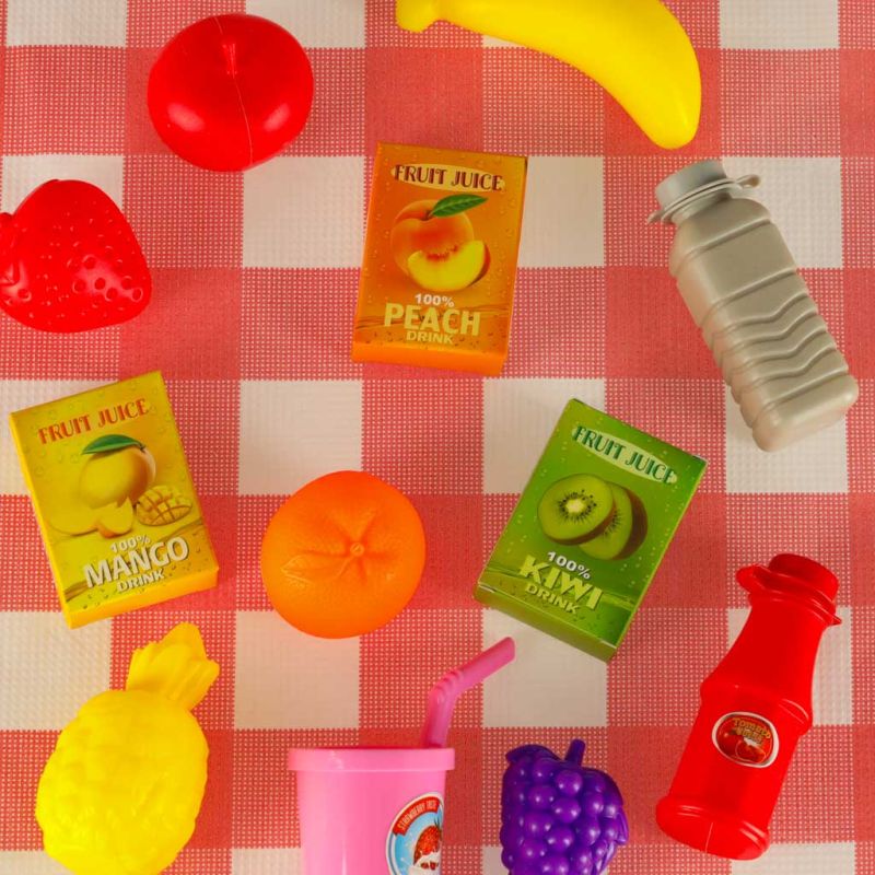 Kosz piknikowy koszyk owoce soki napoje jedzenie prowiant przekąski na piknik - obrazek 11