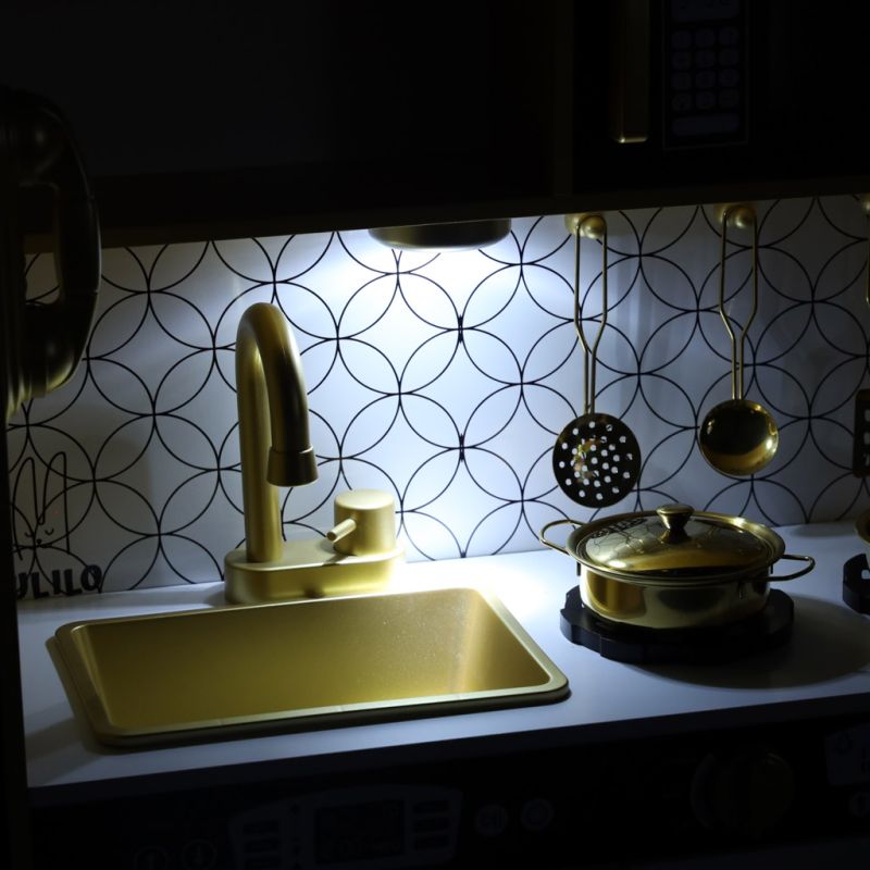 Kuchnia dla dzieci drewniana LULILO ORO z lodówką tablicą kredową złota - obrazek 13